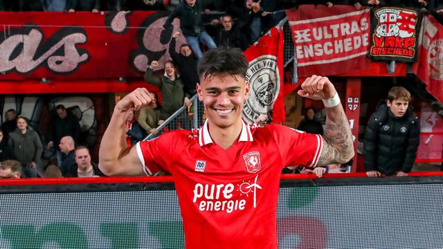 Tak Masuk Rencana FC Twente, Mees Hilgers Jadi Komoditas Panas di Bursa Transfer Musim Dingin